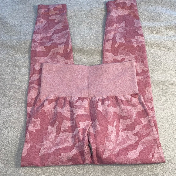 Pastel pink NVGTN Camo Leggings - Picture 3 of 5